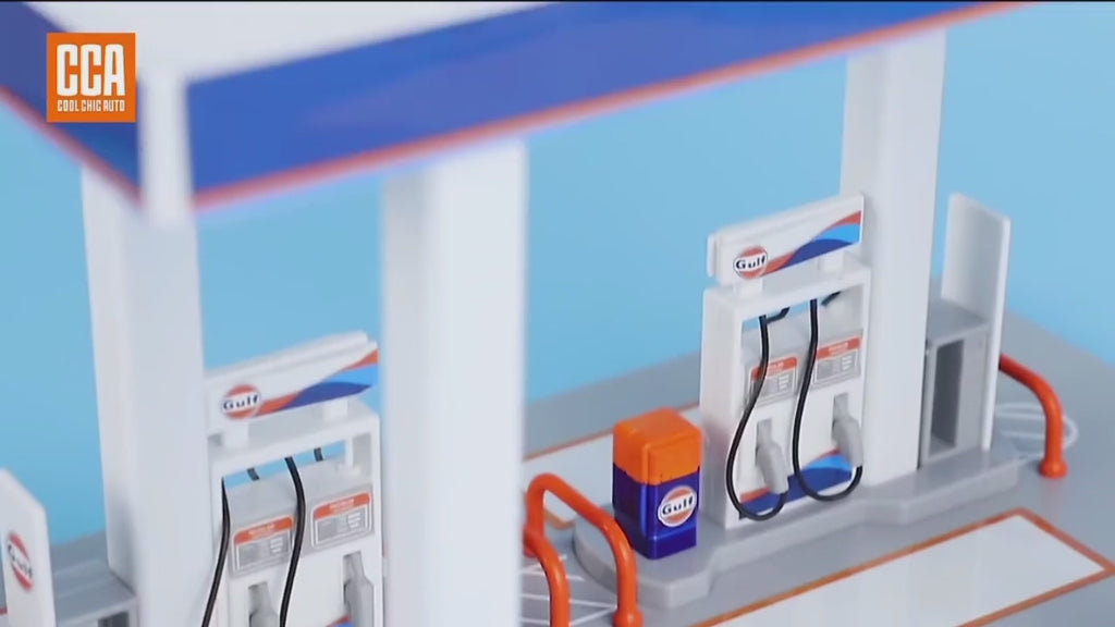 Gulf Oil Gas Station Assembly Playset MASERATI MC20 & FORD MUSTANG GT SCALE 1:64